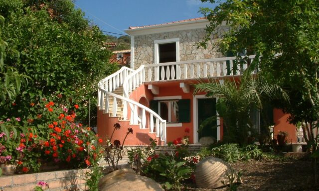 Lemonia Apartment